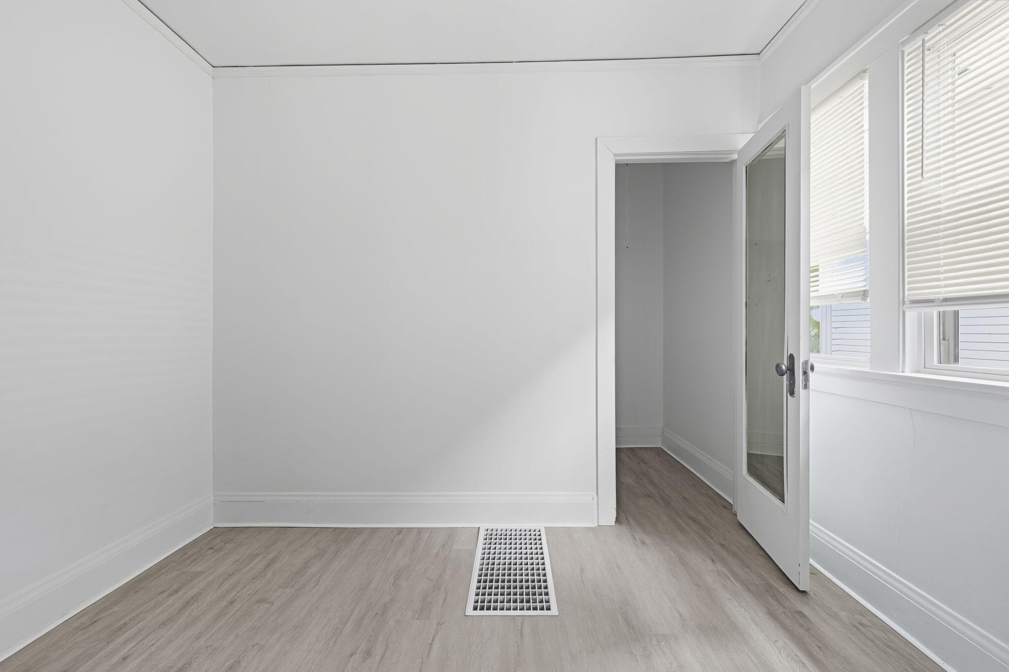 3222 West Fairmount Avenue Milwaukee, WI 53209 - Photo 12 of 27 12-web-or-mls-_1001284 Squirrels Product