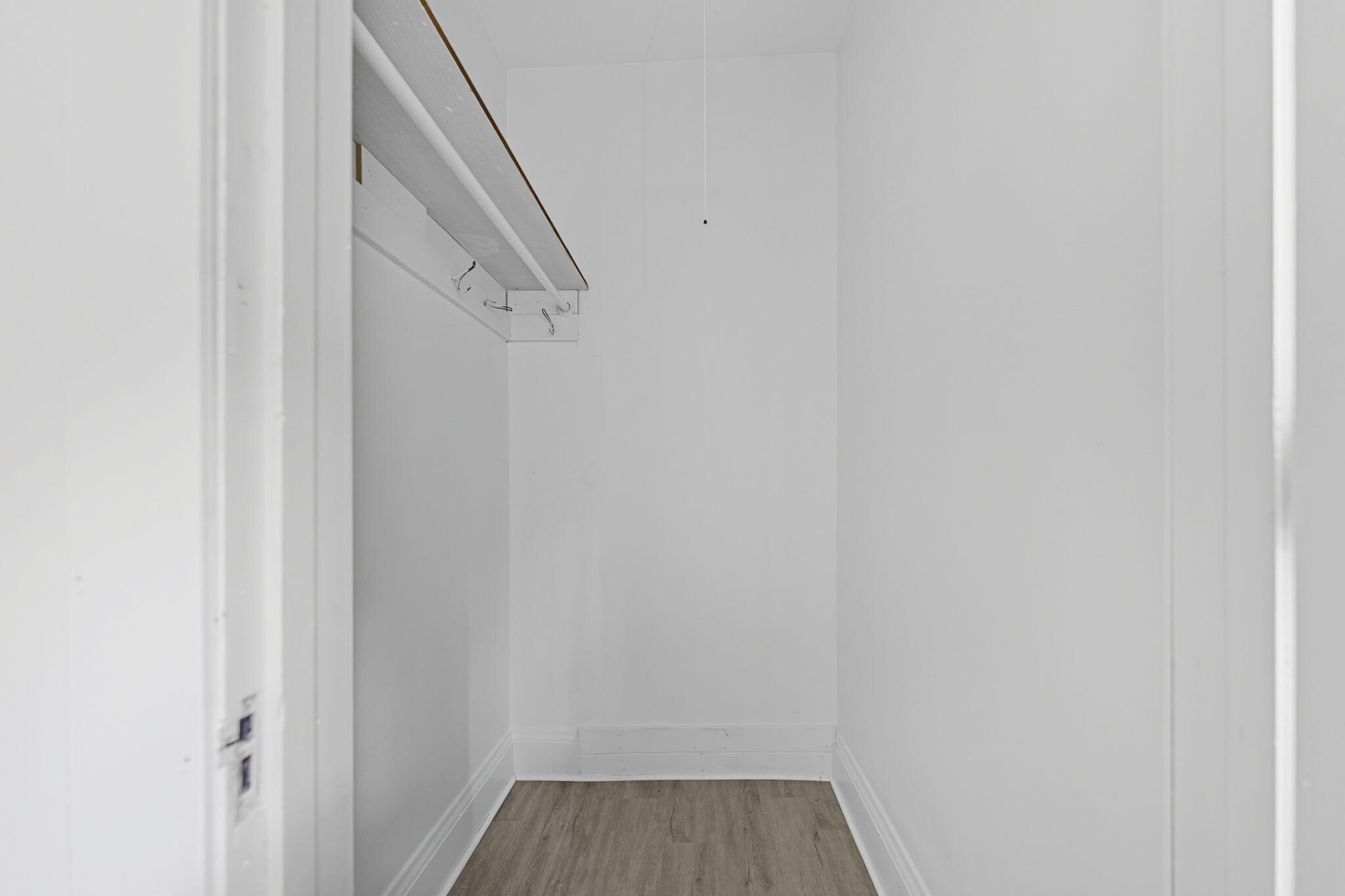 3222 West Fairmount Avenue Milwaukee, WI 53209 - Photo 13 of 27 13-web-or-mls-_1001287 Squirrels Product