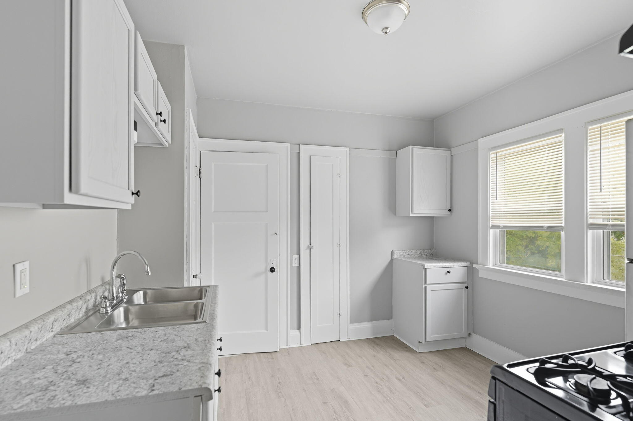 3222 West Fairmount Avenue Milwaukee, WI 53209 - Photo 17 of 27 17-web-or-mls-_1001299 Squirrels Product