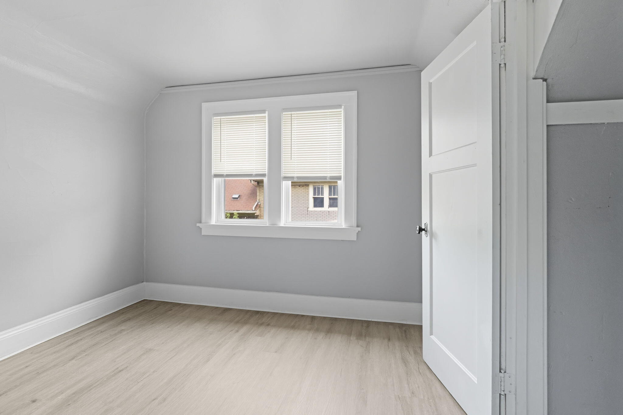 3222 West Fairmount Avenue Milwaukee, WI 53209 - Photo 23 of 27 23-web-or-mls-_1001323 Squirrels Product