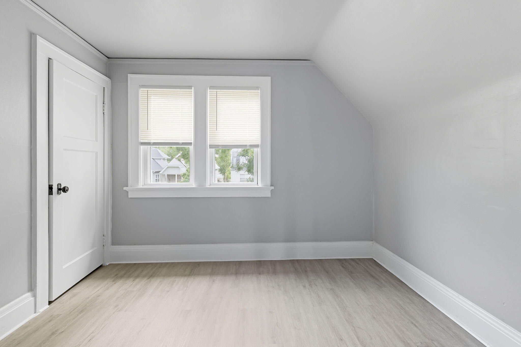 3222 West Fairmount Avenue Milwaukee, WI 53209 - Photo 26 of 27 26-web-or-mls-_1001332 Squirrels Product