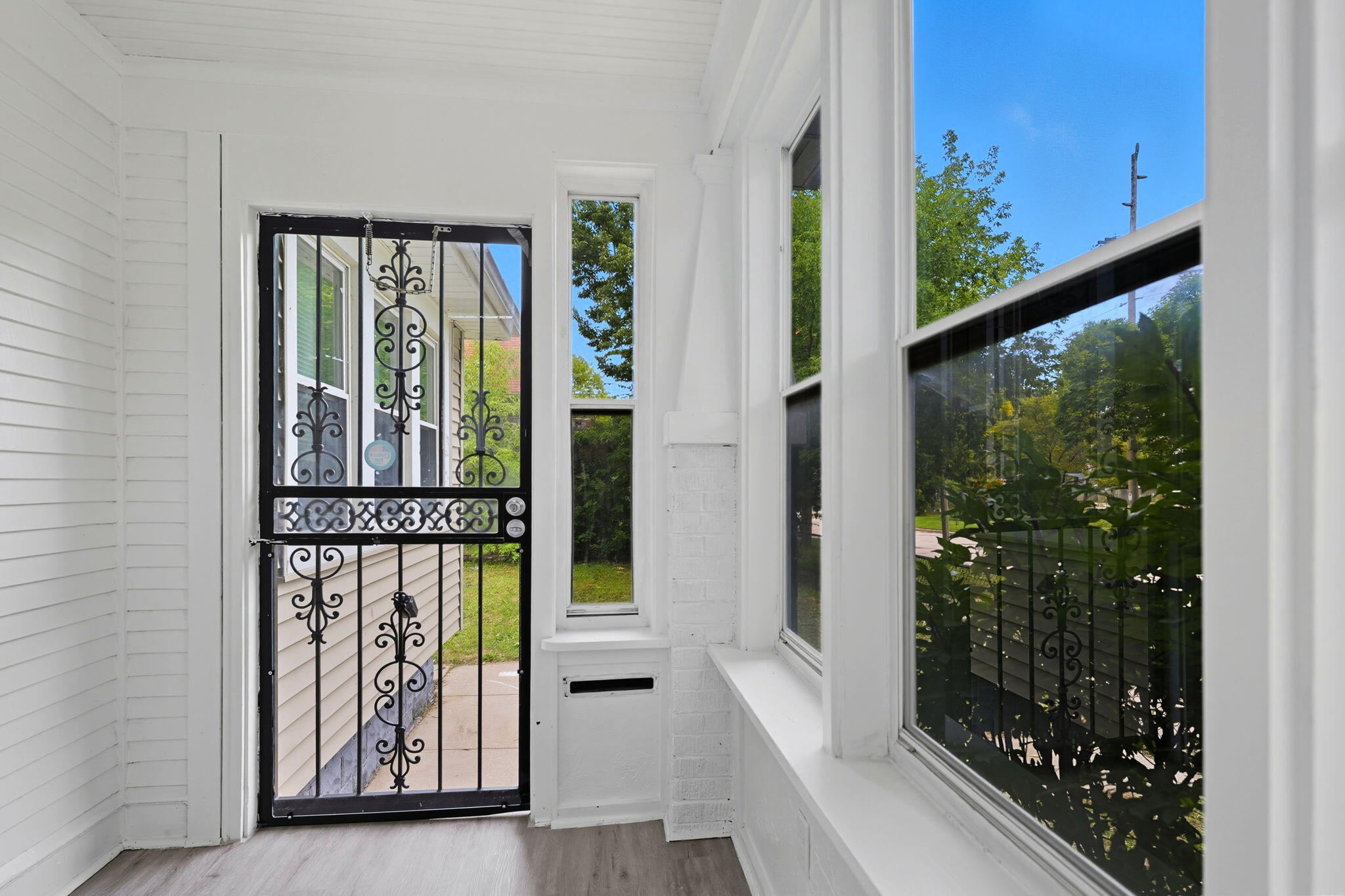 3222 West Fairmount Avenue Milwaukee, WI 53209 - Photo 3 of 27 3-web-or-mls-_1001263 Squirrels Producti