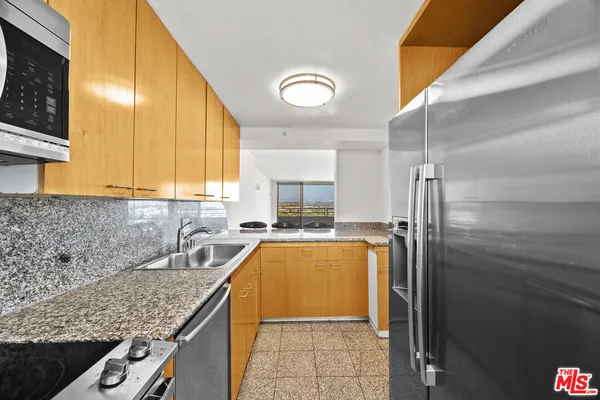 $6,500 | 4316 Marina City Drive, Unit 1033, Marina del Rey, CA 90292
