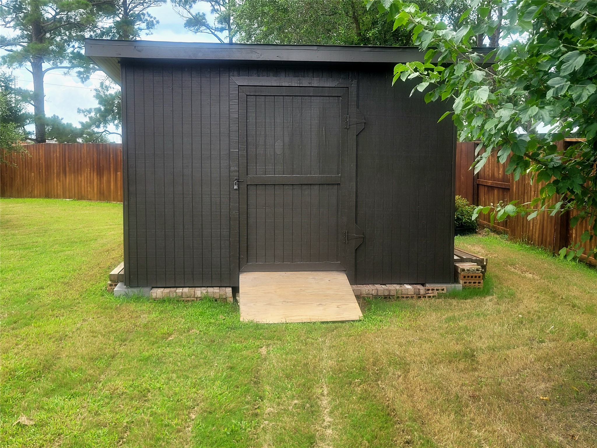 10659 Dolce Lane Rosharon, TX 77583 - Photo 32 of 32 Large outside shed for storage.