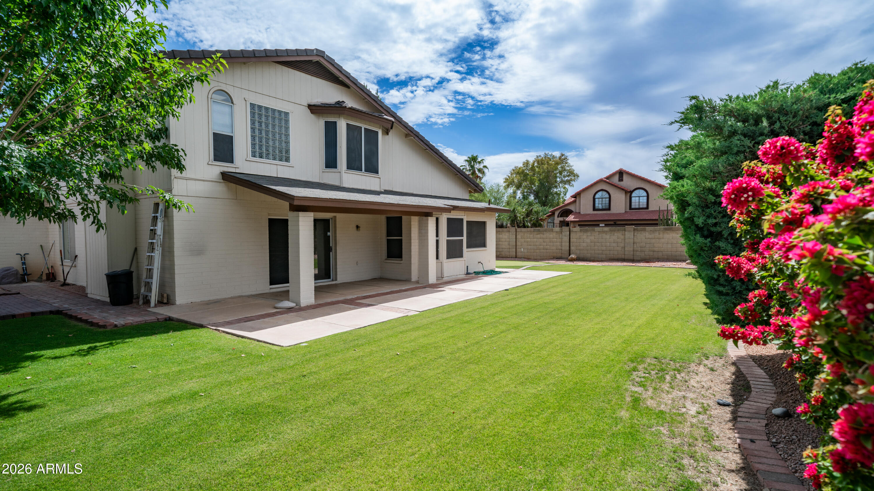 6620 West Redfield Road Glendale, AZ 85306 - Photo 16 of 33 a front view of house with yard and green space