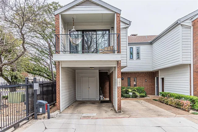 a view of a house with a outdoor space