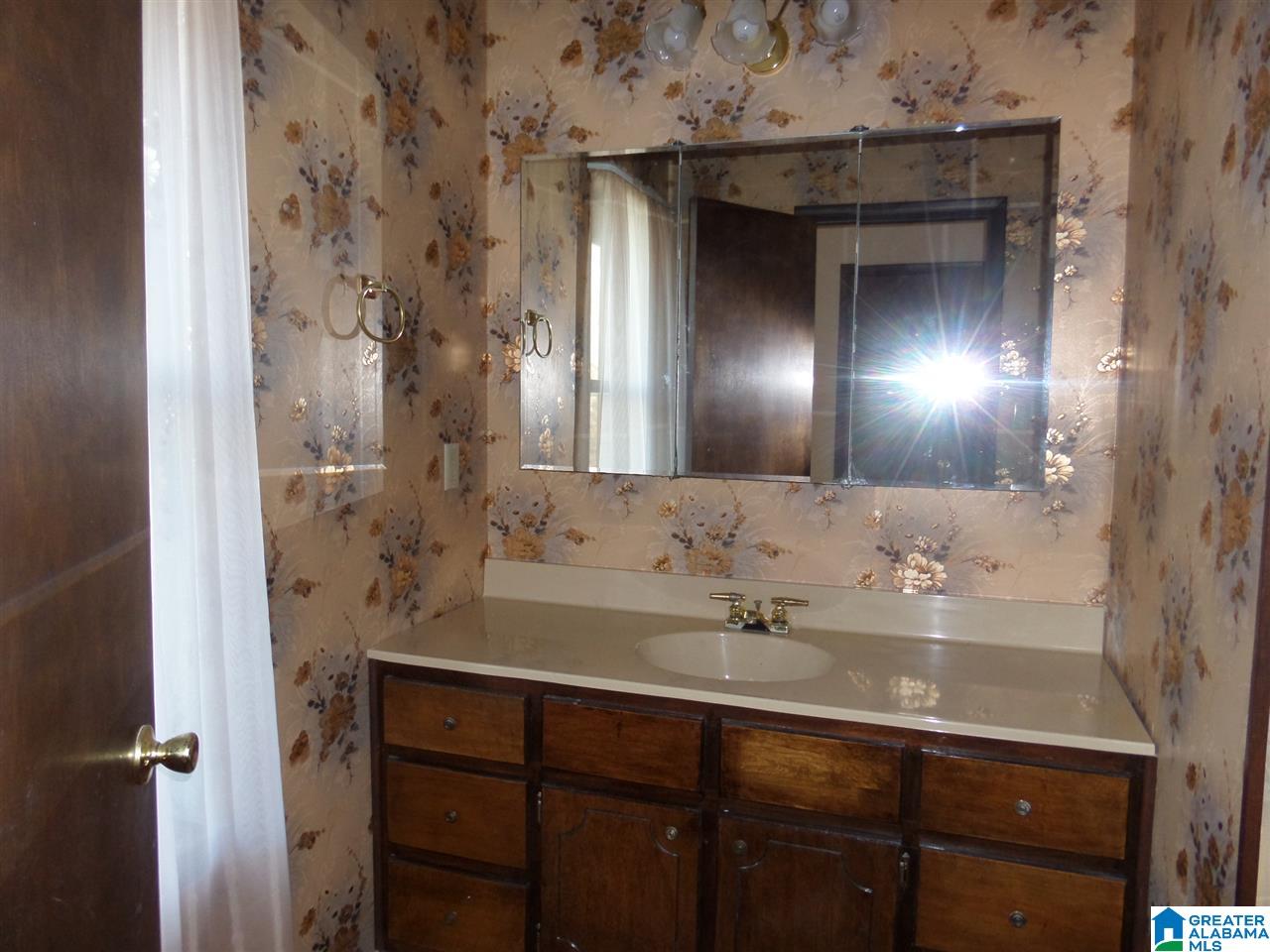 699 Hilltop Road Warrior, AL 35180 - Photo 8 of 21