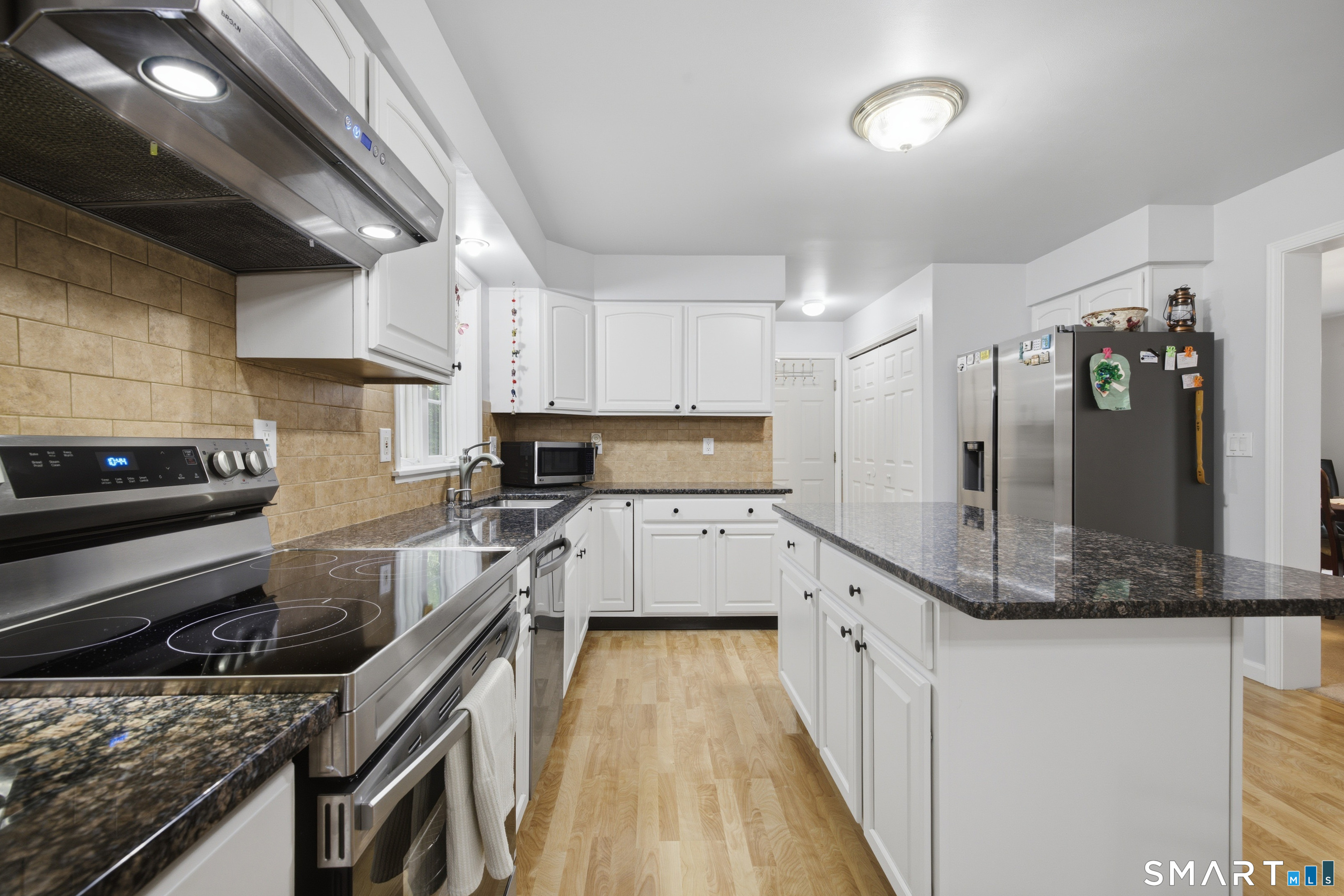 17 Dean Road East Lyme, CT 06333 - Photo 14 of 32 Gallery Image 14