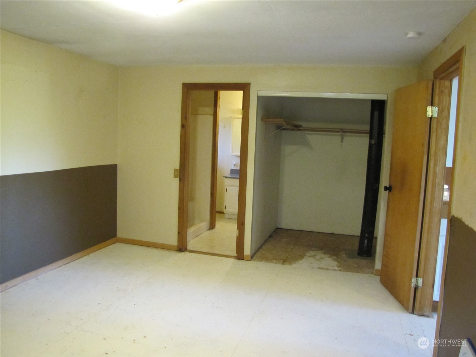 252 Lavender Ridge Lane Sequim, WA 98382 - Photo 8 of 28 an empty room with closet