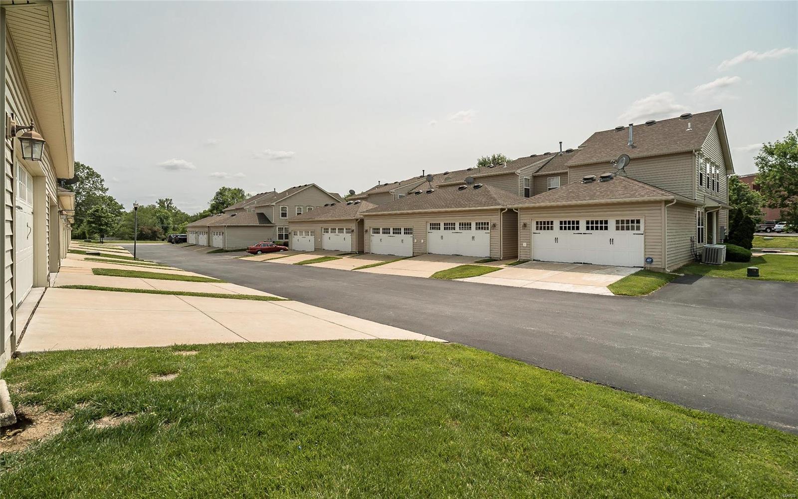 219 Coachgate Lane Ballwin, MO 63021 - Photo 30 of 36