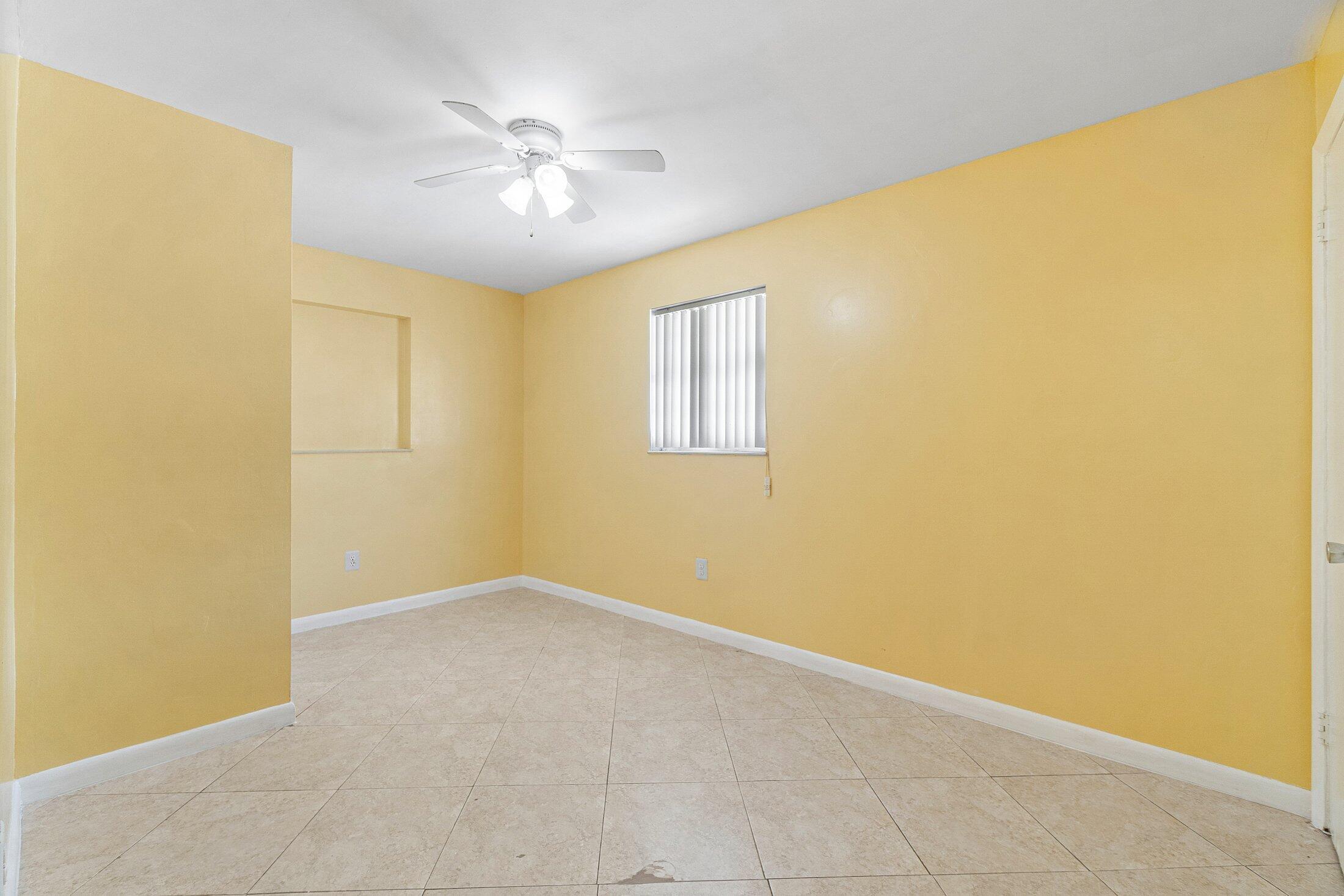 1228 Highview Road Lake Worth, FL 33462 - Photo 11 of 33 011-1228HighviewRoad-Lantana-FL-33462-SM