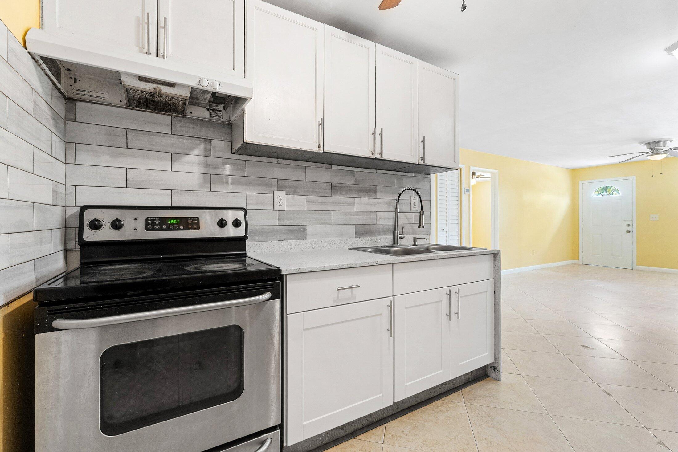 1228 Highview Road Lake Worth, FL 33462 - Photo 17 of 33 017-1228HighviewRoad-Lantana-FL-33462-SM