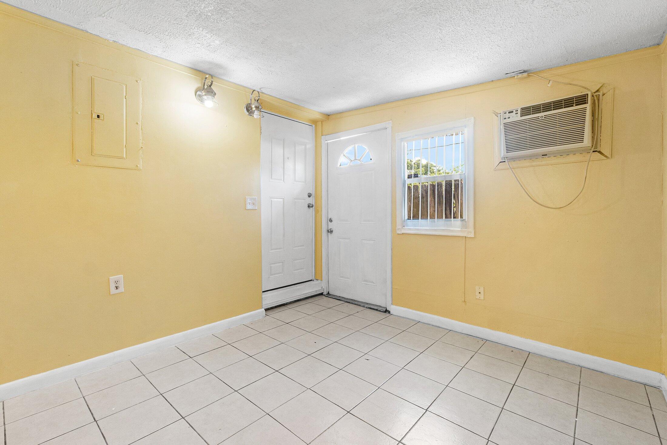 1228 Highview Road Lake Worth, FL 33462 - Photo 23 of 33 023-1228HighviewRoad-Lantana-FL-33462-SM