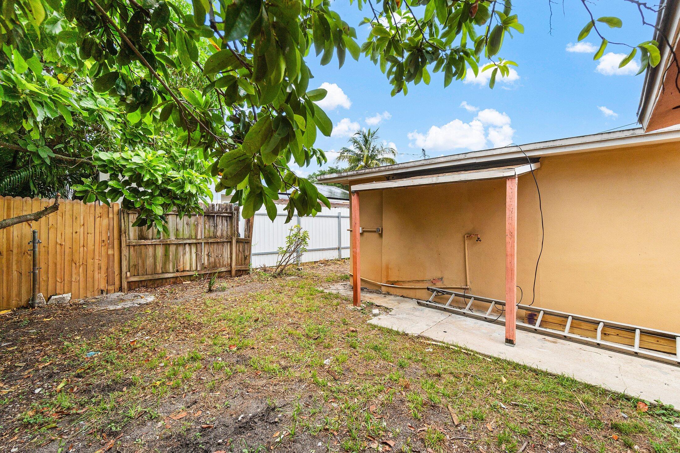 1228 Highview Road Lake Worth, FL 33462 - Photo 32 of 33 032-1228HighviewRoad-Lantana-FL-33462-SM