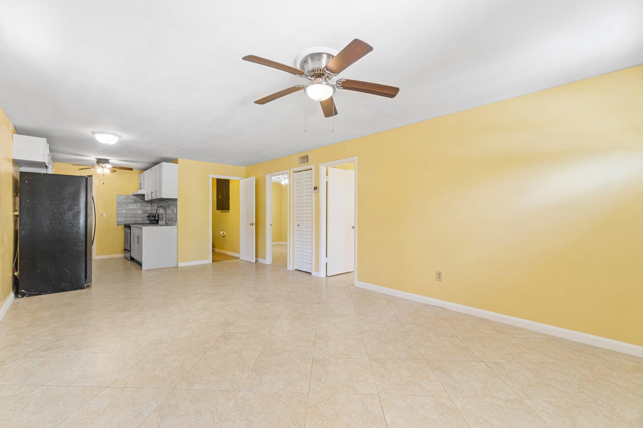 1228 Highview Road Lake Worth, FL 33462 - Photo 5 of 33 005-1228HighviewRoad-Lantana-FL-33462-SM