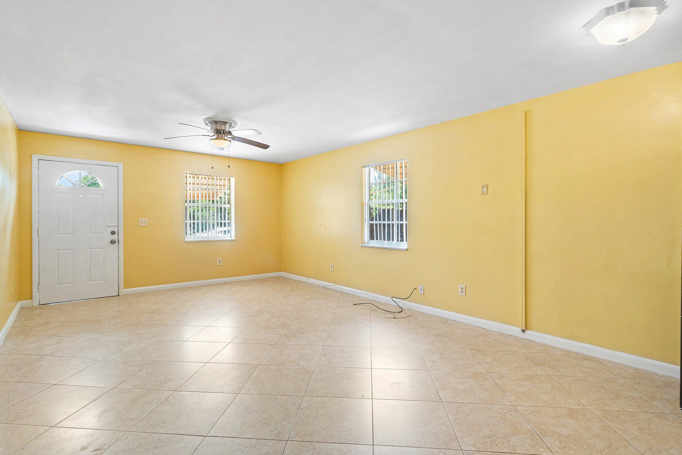 1228 Highview Road Lake Worth, FL 33462 - Photo 7 of 33 007-1228HighviewRoad-Lantana-FL-33462-SM