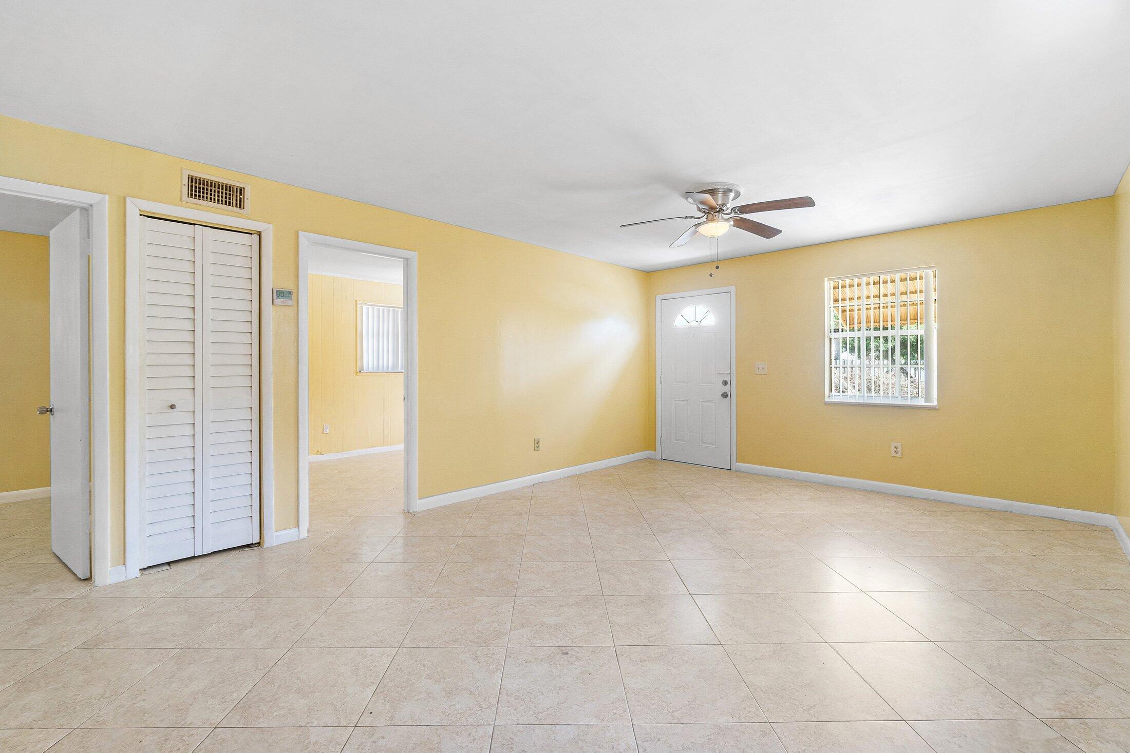 1228 Highview Road Lake Worth, FL 33462 - Photo 8 of 33 008-1228HighviewRoad-Lantana-FL-33462-SM