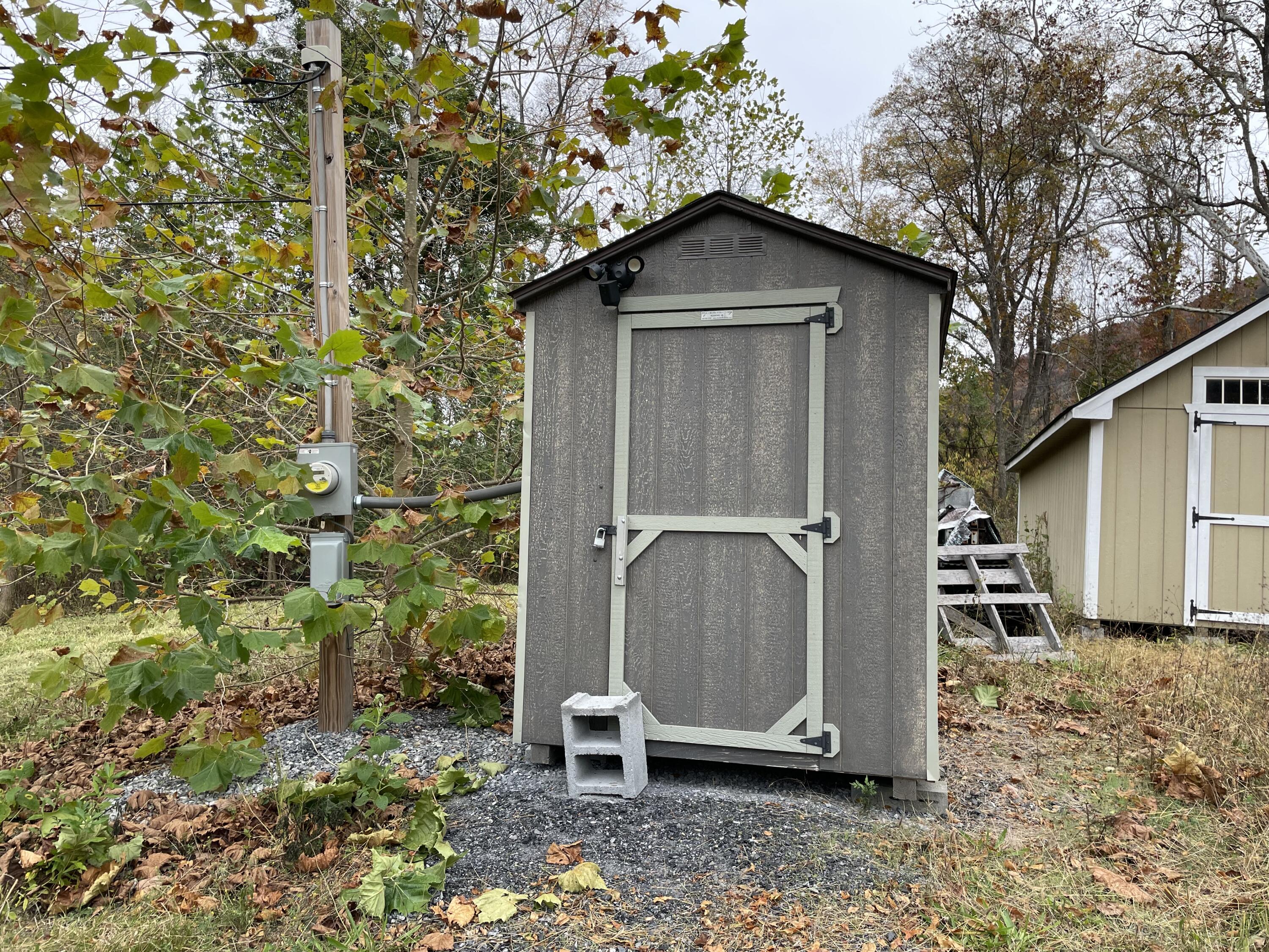 5829 Bradshaw Road Salem, VA 24153 - Photo 16 of 35 a house with a outdoor space