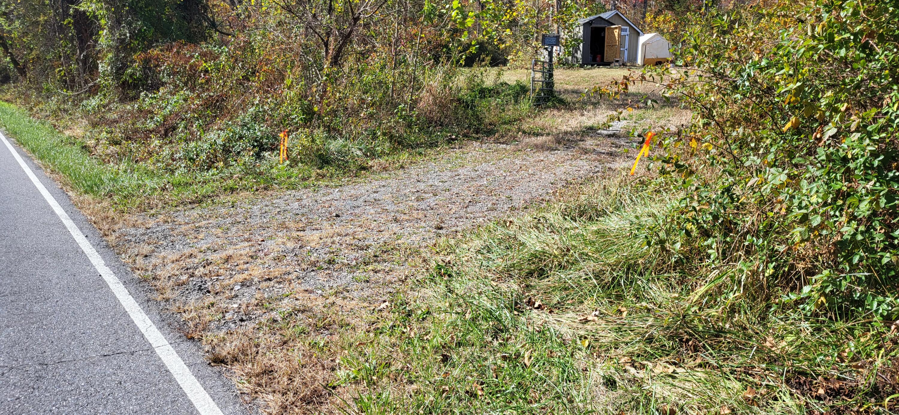 5829 Bradshaw Road Salem, VA 24153 - Photo 8 of 35 a view of a dry yard with wooden fence