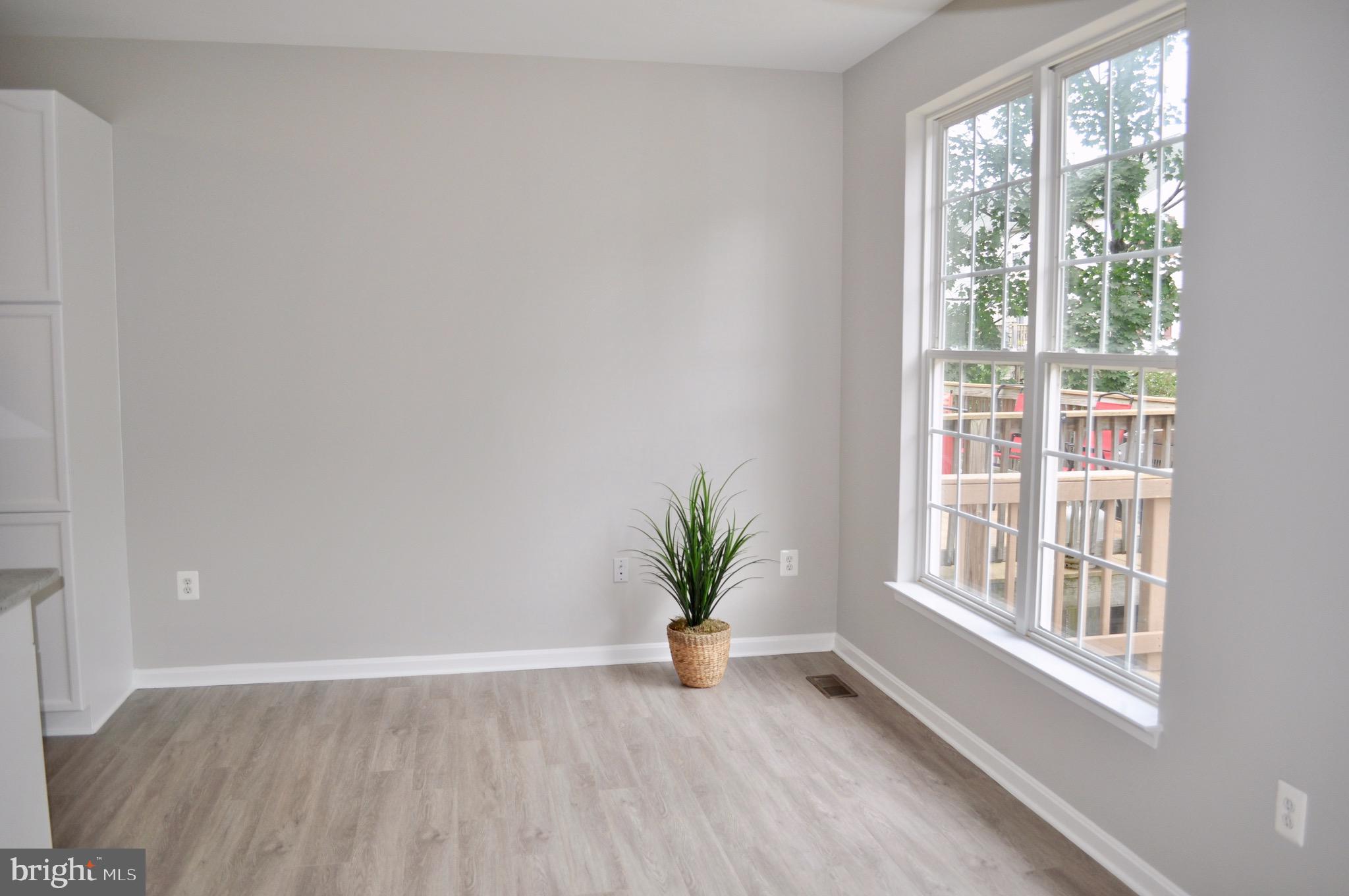 9408 Singleton Place Frederick, MD 21704 - Photo 13 of 49 sitting area in kitchen or room for huge table