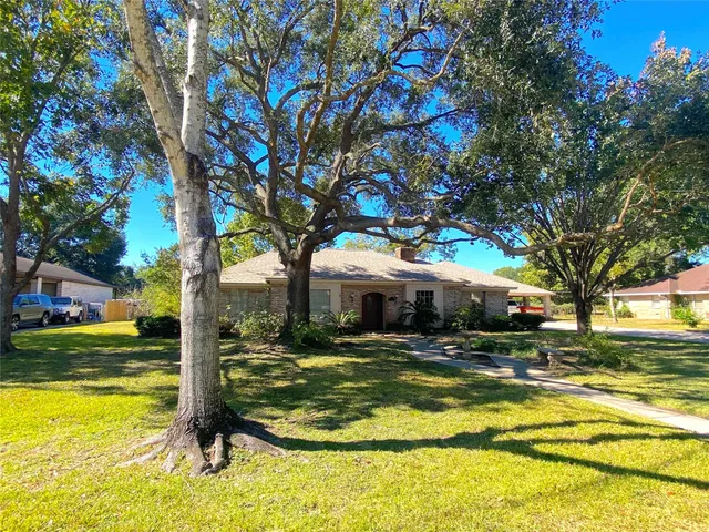 $585,000 | 15102 Lakeview Drive, Jersey Village, TX 77040