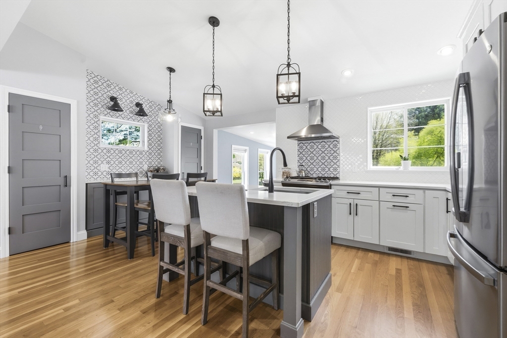 22 Mountain Road Burlington, MA 01803 - Photo 5 of 23 Gallery Image 5