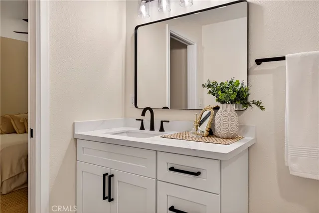 a en suite bathroom with 2 sink and a mirror
