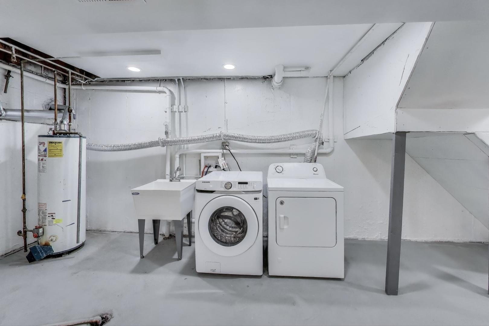 2019 Georgetown Lane, Unit 2019 Waukegan, IL 60085 - Photo 27 of 31 a utility room with dryer and washer