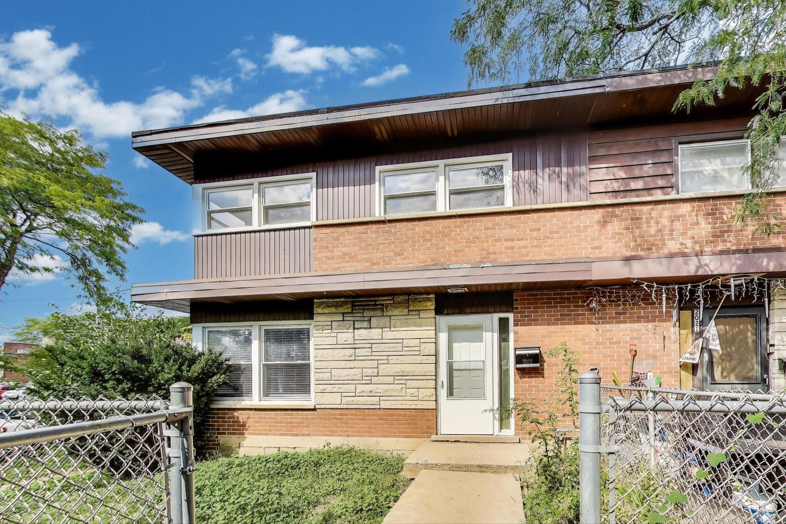 2019 Georgetown Lane, Unit 2019 Waukegan, IL 60085 - Photo 4 of 31 a front view of a house with garage
