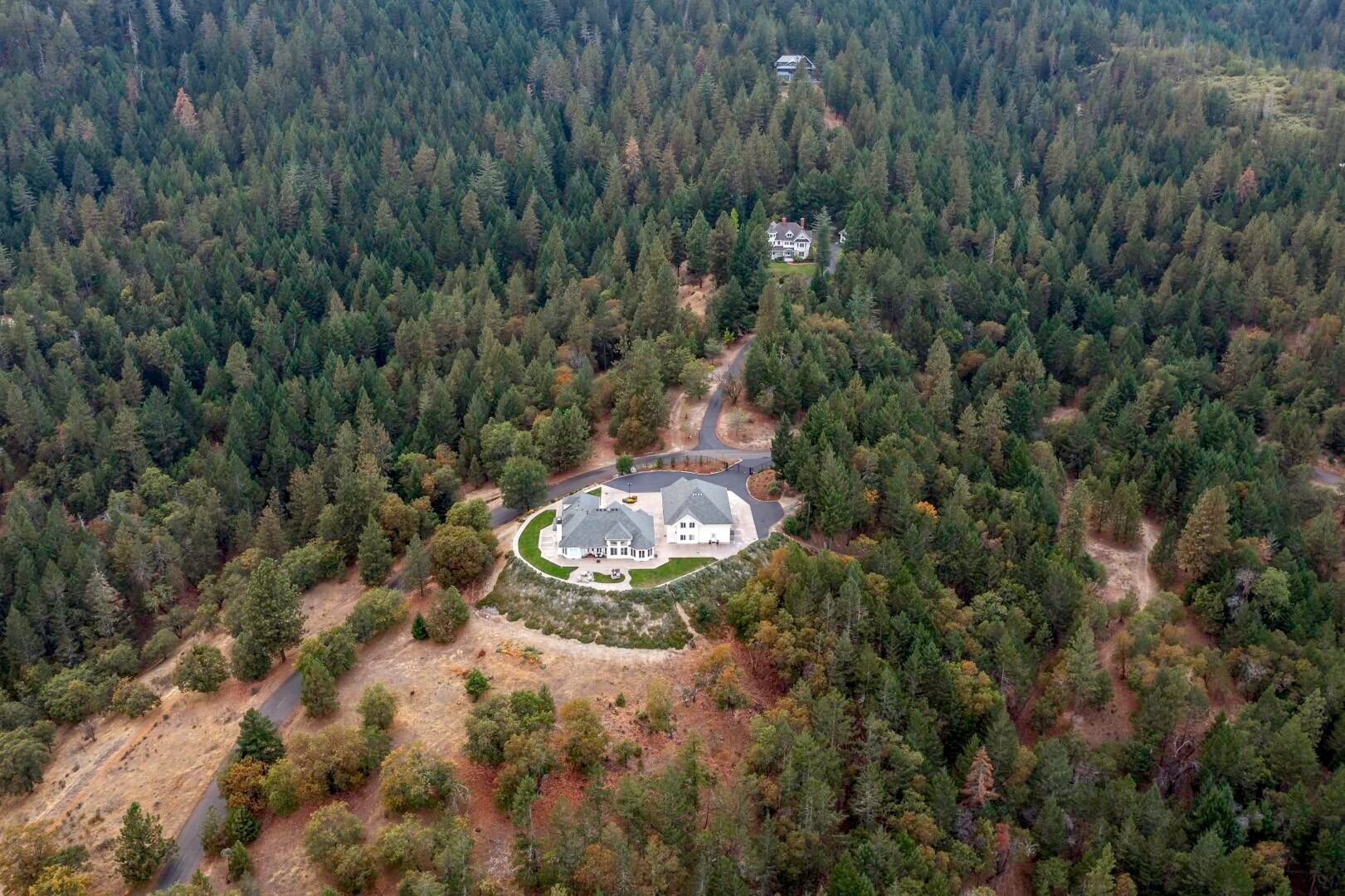 2407 Johns Peak Road Central Point, OR 97502 - Photo 9 of 44 9
