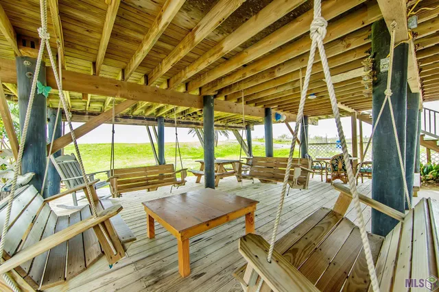 $530,000 | 2716 Highway 1, Grand Isle, LA 70358