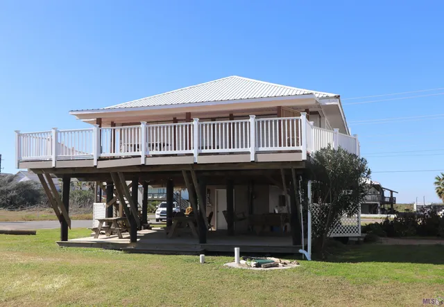 $530,000 | 2716 Highway 1, Grand Isle, LA 70358