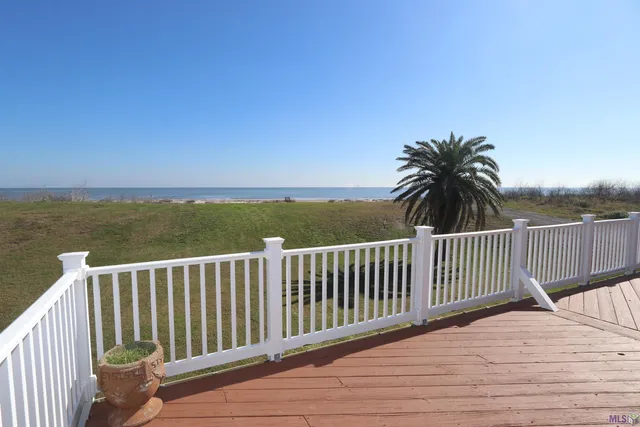 $530,000 | 2716 Highway 1, Grand Isle, LA 70358