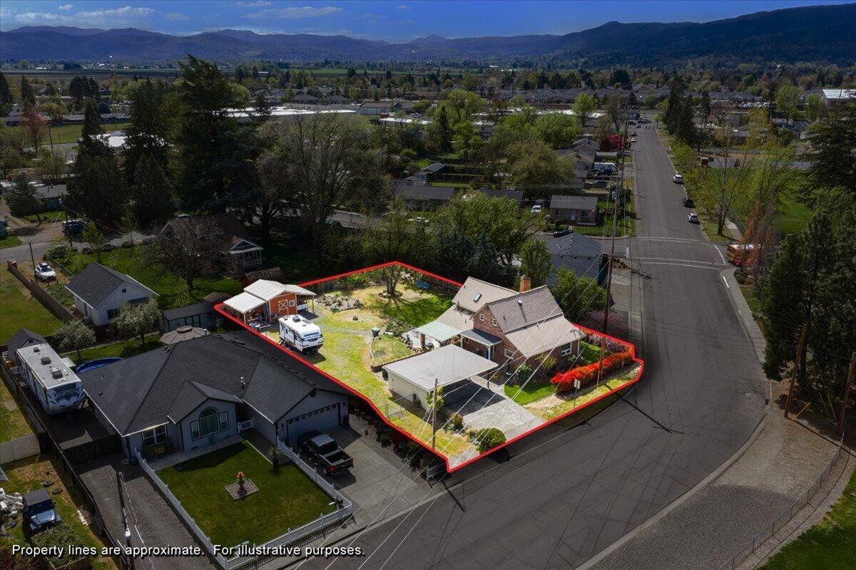 440 Bush Street Central Point, OR 97502 - Photo 39 of 40 an aerial view of a house with a yard