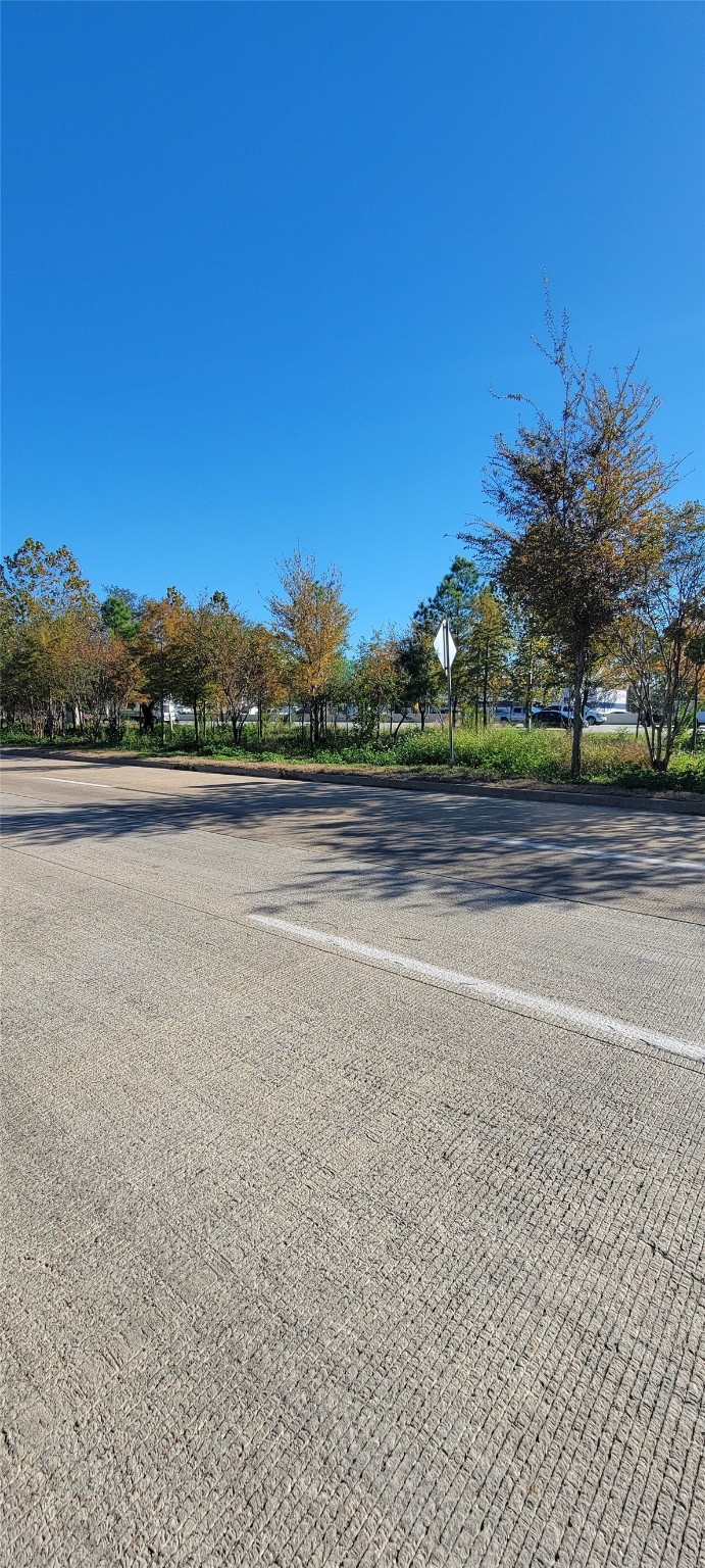 917 North Loop Houston, TX 77022 - Photo 4 of 5