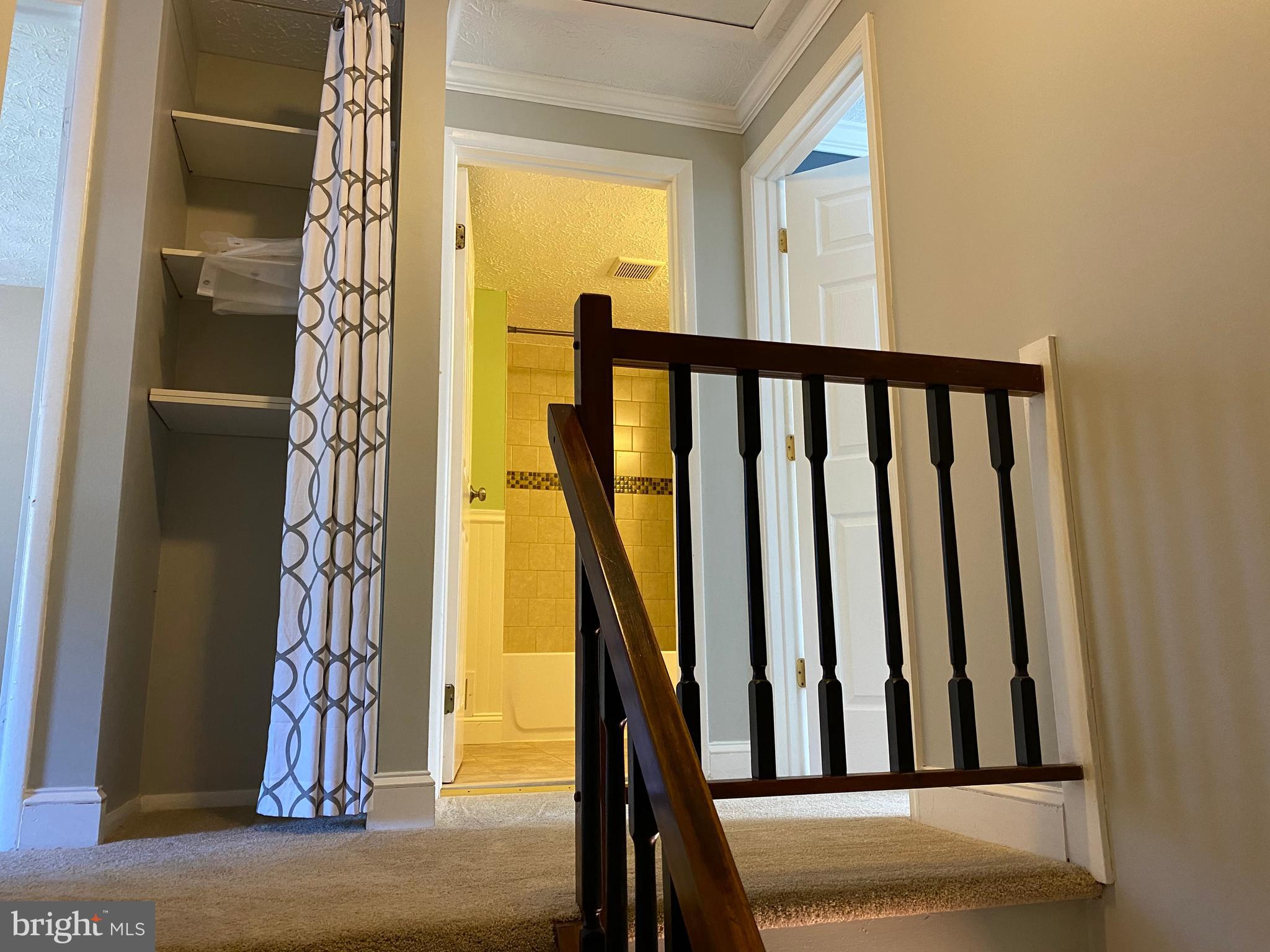 1666 Barnstead Drive Reston, VA 20194 - Photo 21 of 51 Upper level