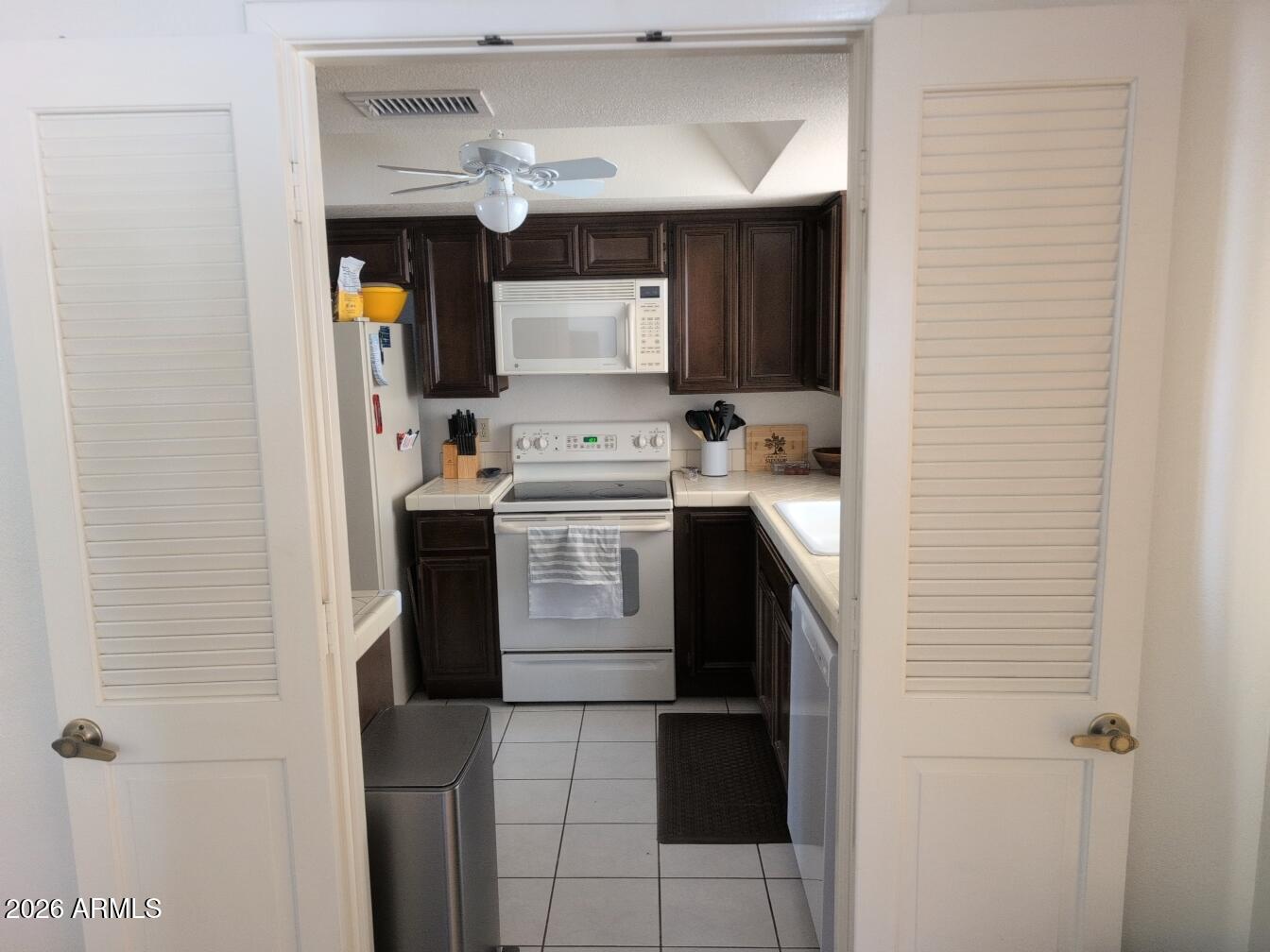 406 West Kings Avenue Phoenix, AZ 85023 - Photo 13 of 45 a utility room with dryer and washer