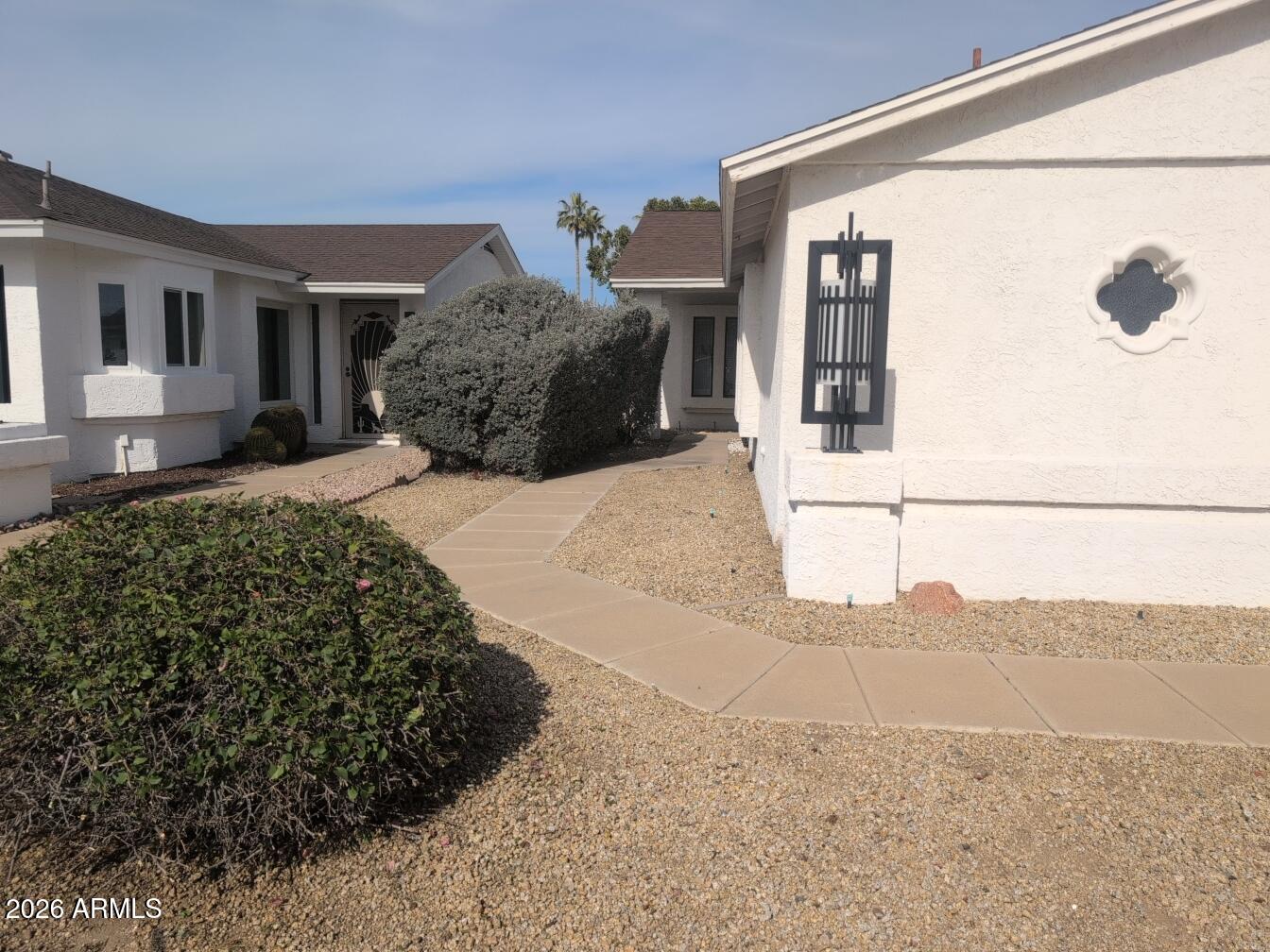 406 West Kings Avenue Phoenix, AZ 85023 - Photo 4 of 45 a view of a house with a outdoor space