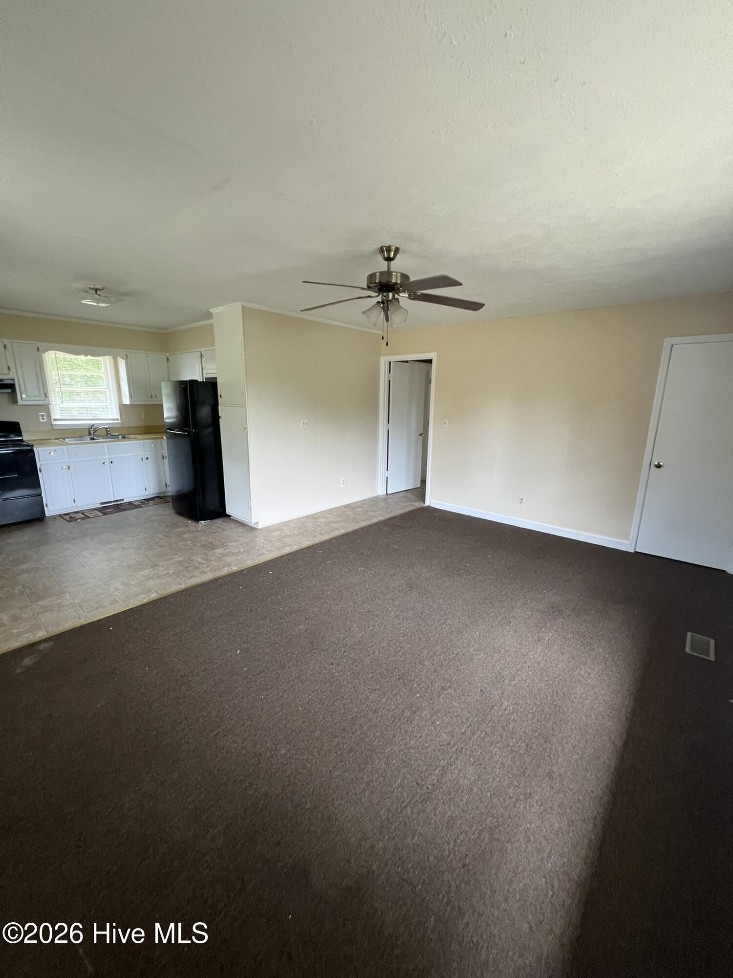 809 Fox Street Elizabethtown, NC 28337 - Photo 4 of 11 Living Room