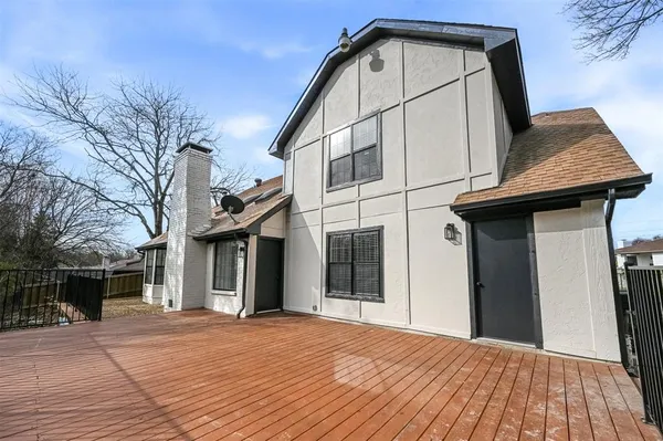 a view of a house with a tub