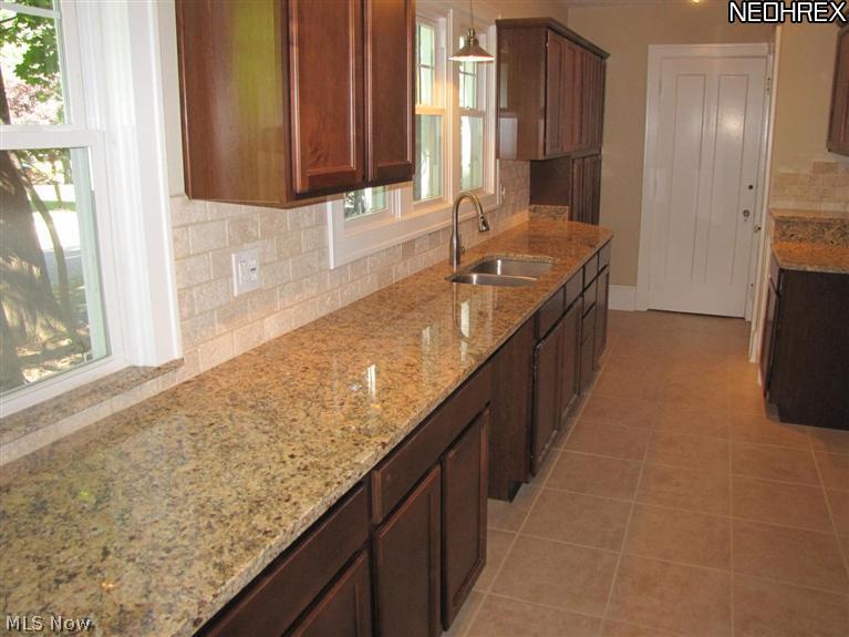 3015 Huntington Road Cleveland, OH 44120 - Photo 19 of 23 Gallery Image 19