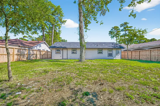 a view of a house with a backyard
