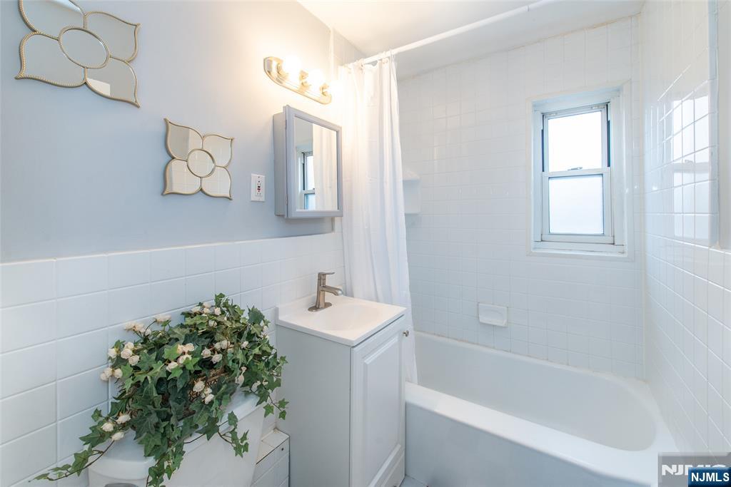 486 Blanchard Terrace, Unit 70 Hackensack, NJ 07601 - Photo 11 of 16