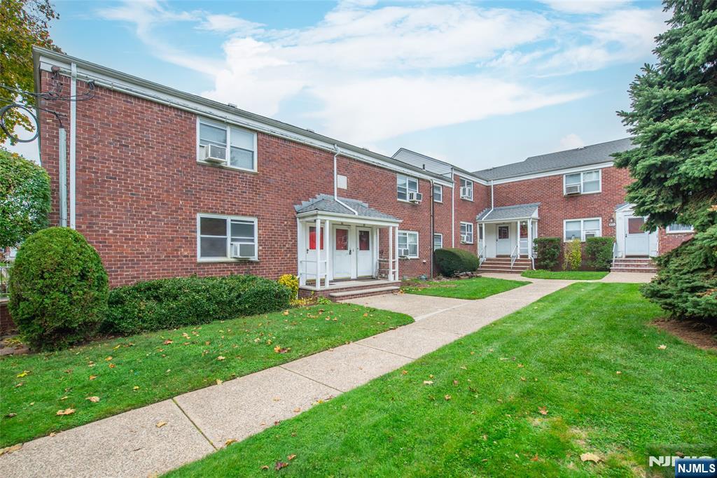 486 Blanchard Terrace, Unit 70 Hackensack, NJ 07601 - Photo 15 of 16