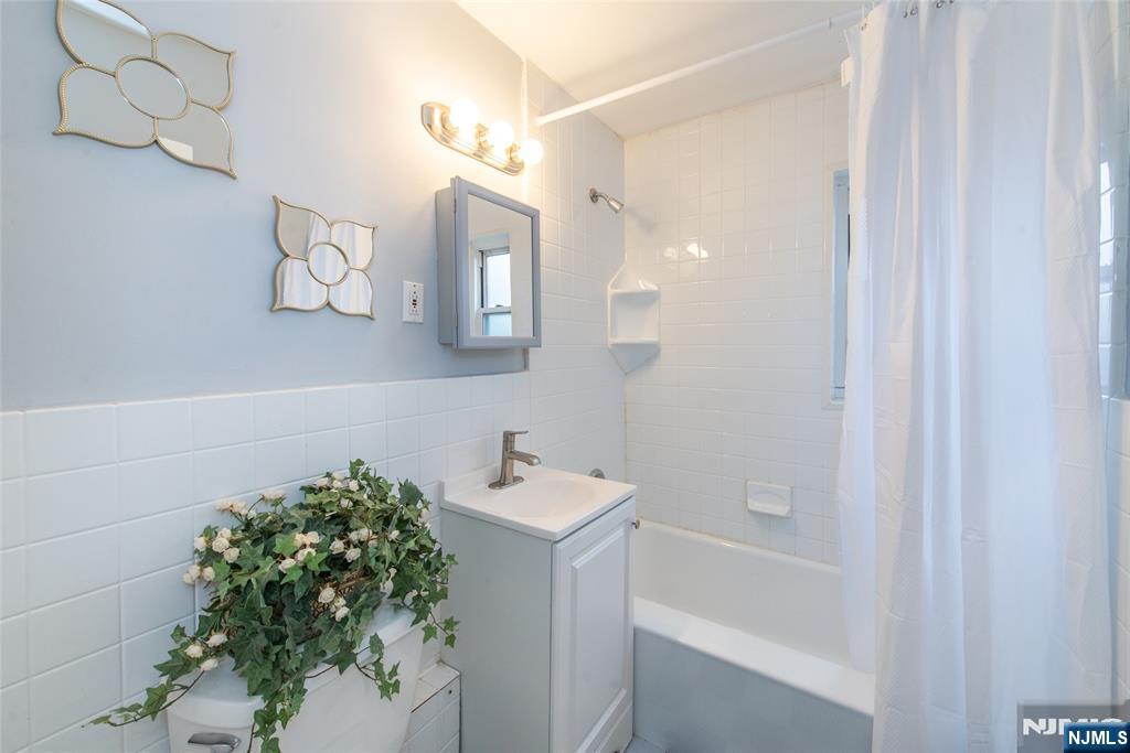 486 Blanchard Terrace, Unit 70 Hackensack, NJ 07601 - Photo 10 of 16