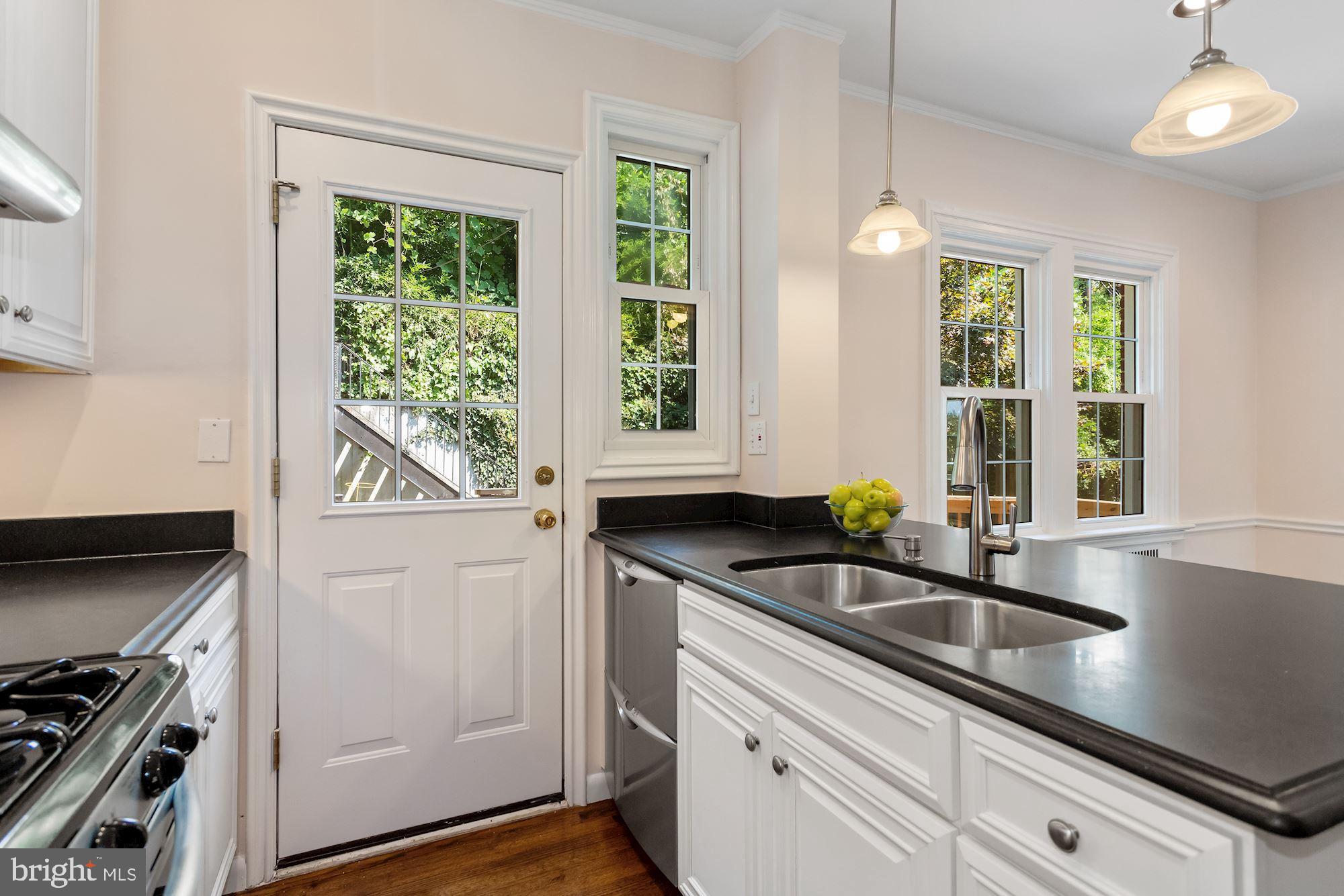 2121 Tunlaw Road Northwest Washington, DC 20007 - Photo 11 of 35