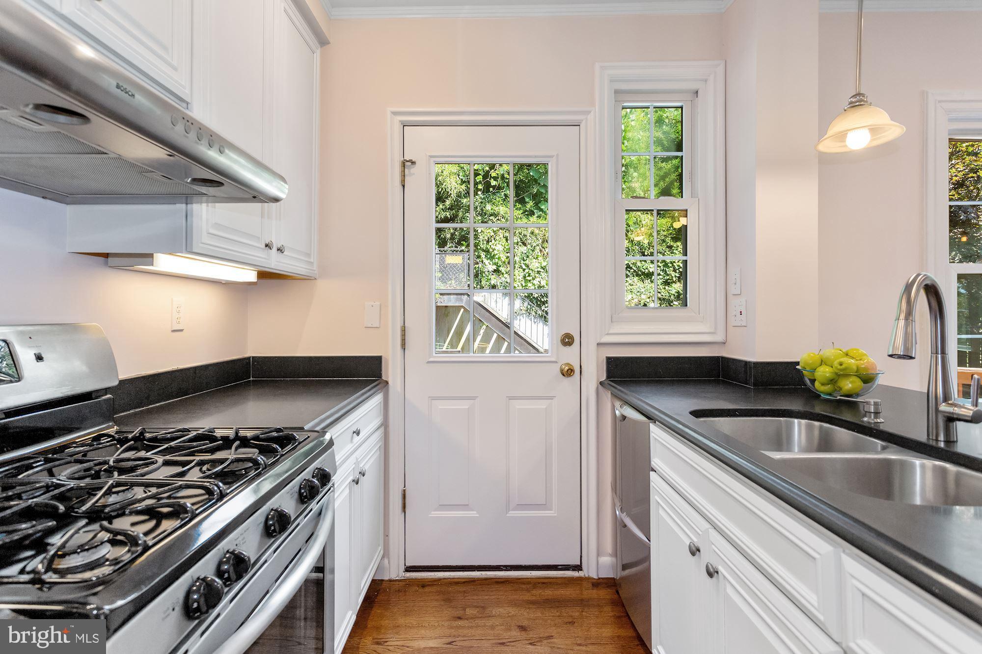 2121 Tunlaw Road Northwest Washington, DC 20007 - Photo 12 of 35