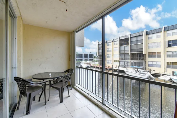 $2,100 | 777 South Federal Highway, Unit 202H, Pompano Beach, FL 33062