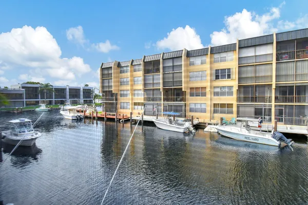 $2,100 | 777 South Federal Highway, Unit 202H, Pompano Beach, FL 33062