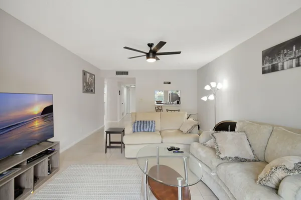 $2,100 | 777 South Federal Highway, Unit 202H, Pompano Beach, FL 33062
